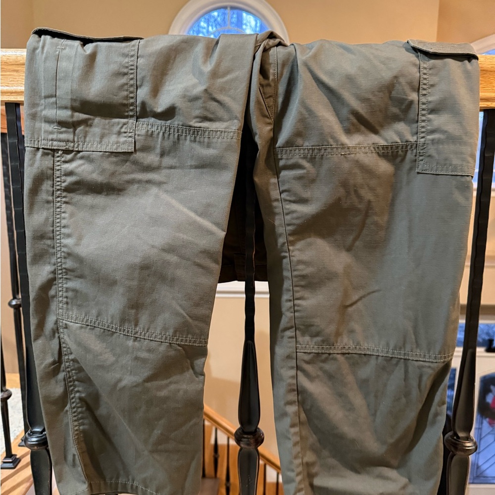 5.11 Tactical Dark olive green Pants 32x30 many pockets durable - Picture 5 of 12
